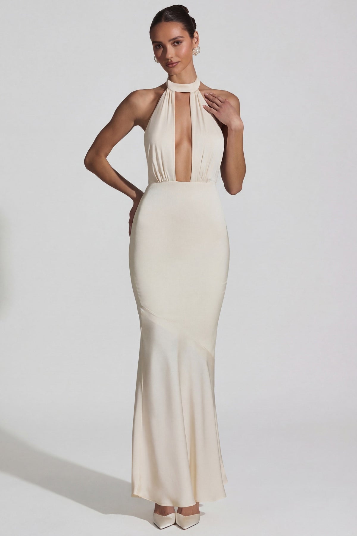 Chic Backless Halterneck Fishtail Gown in Ivory