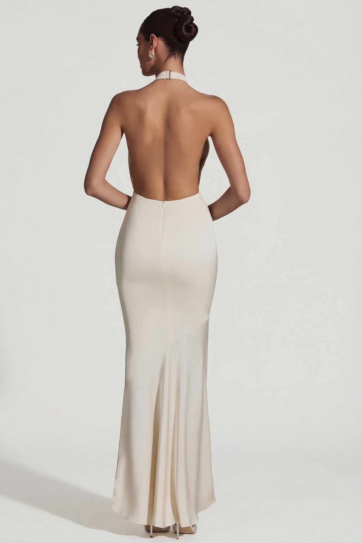 Chic Backless Halterneck Fishtail Gown in Ivory