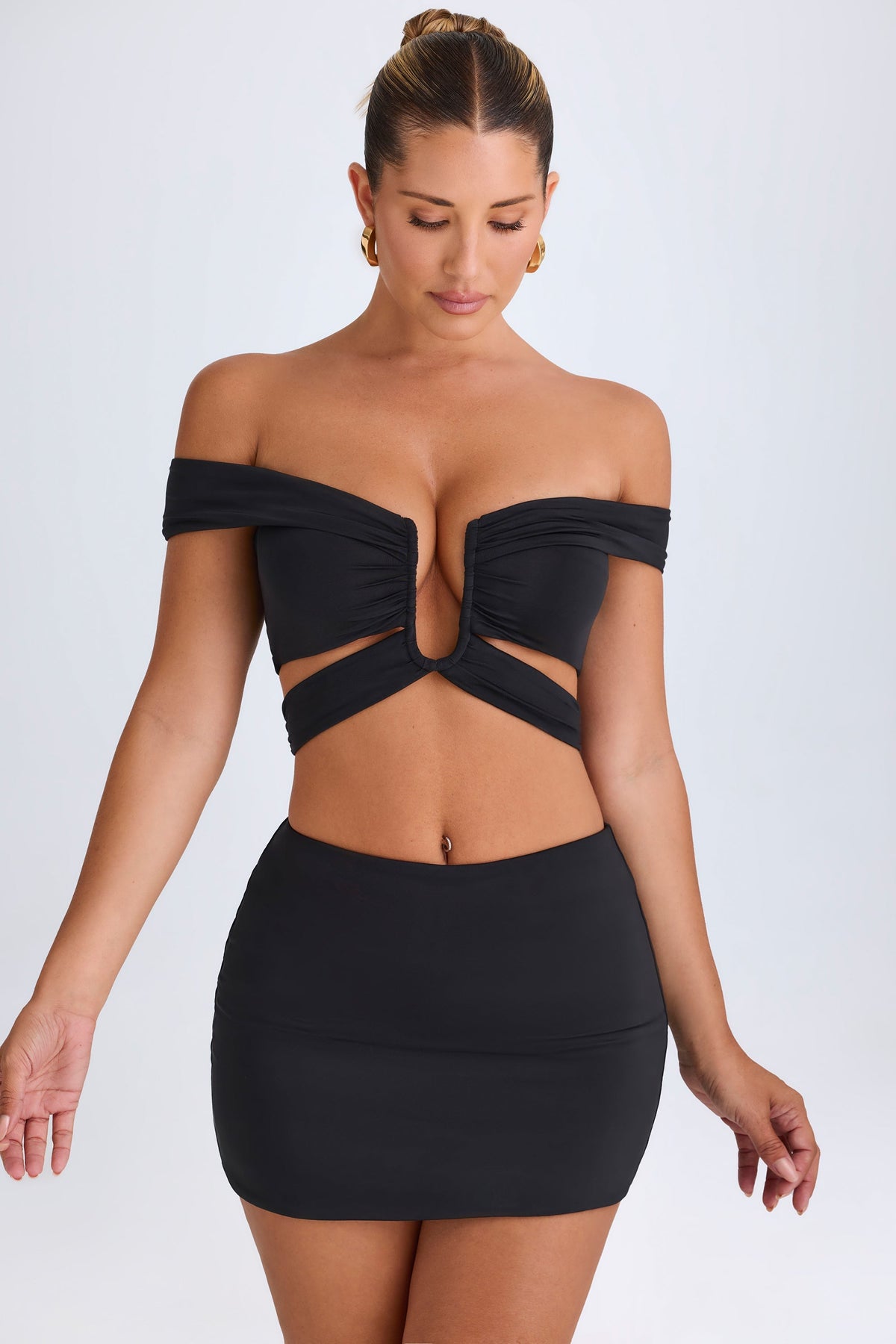 Chic Cut-Out Off-Shoulder Crop Top in Black