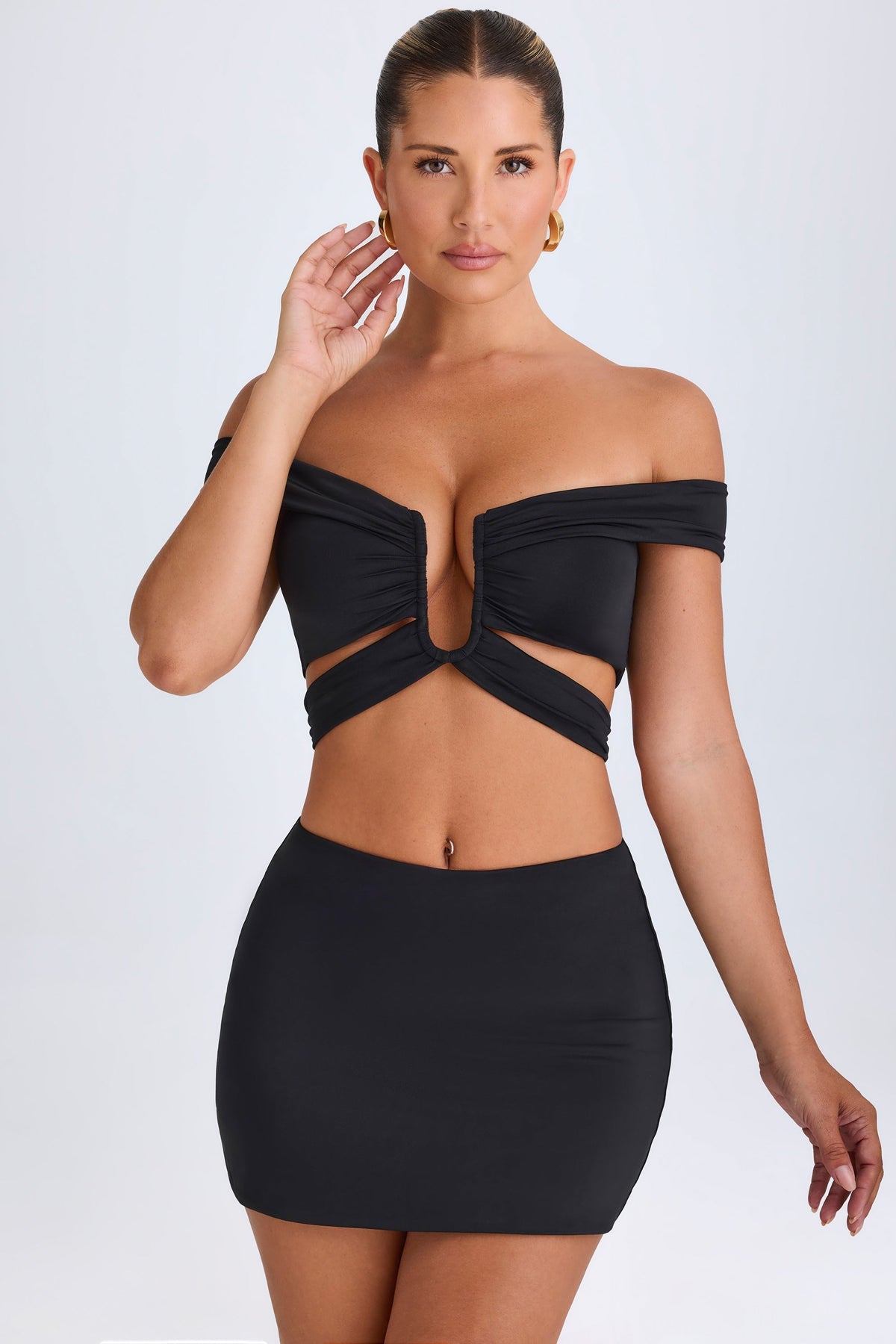Chic Cut-Out Off-Shoulder Crop Top in Black