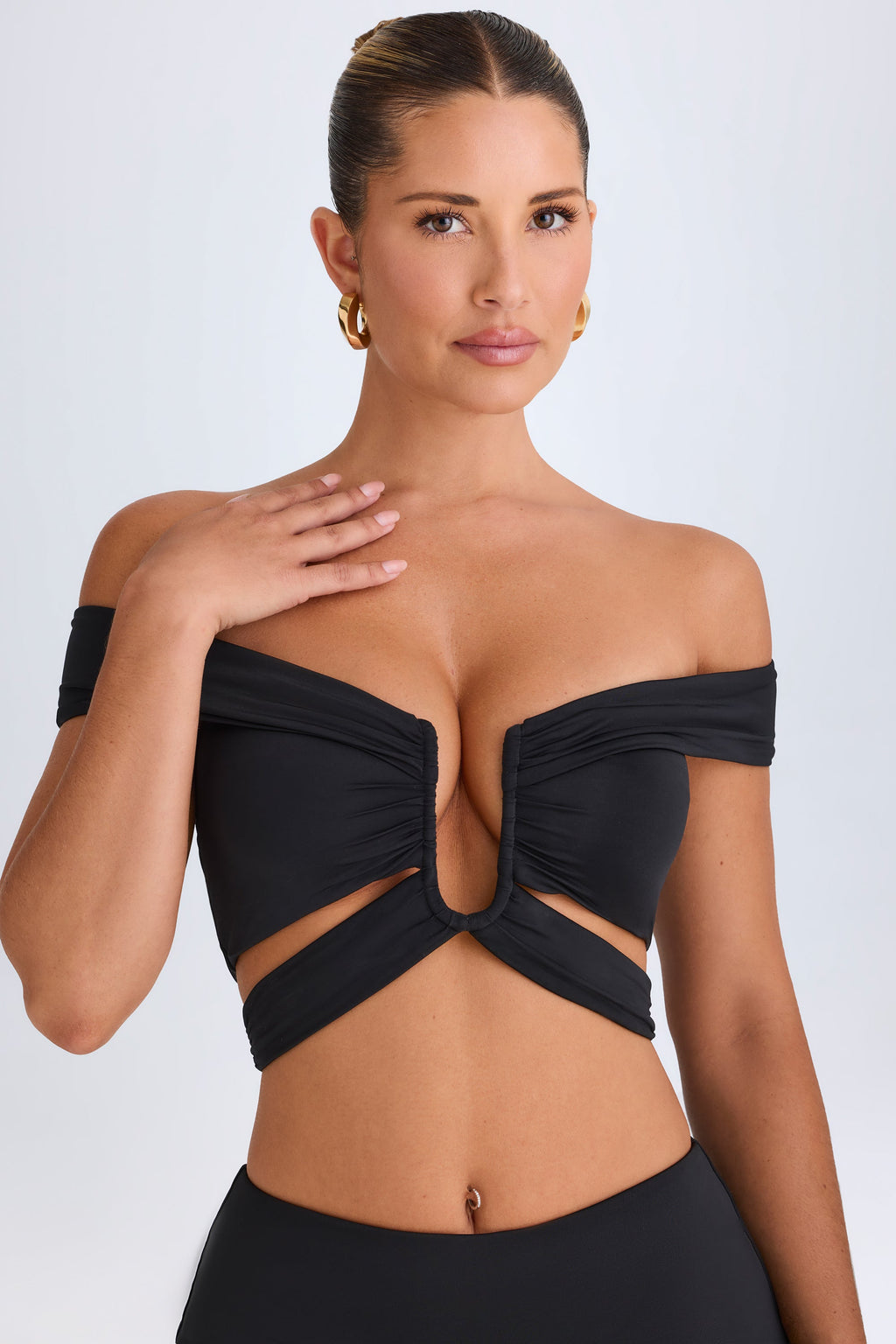 Chic Cut-Out Off-Shoulder Crop Top in Black