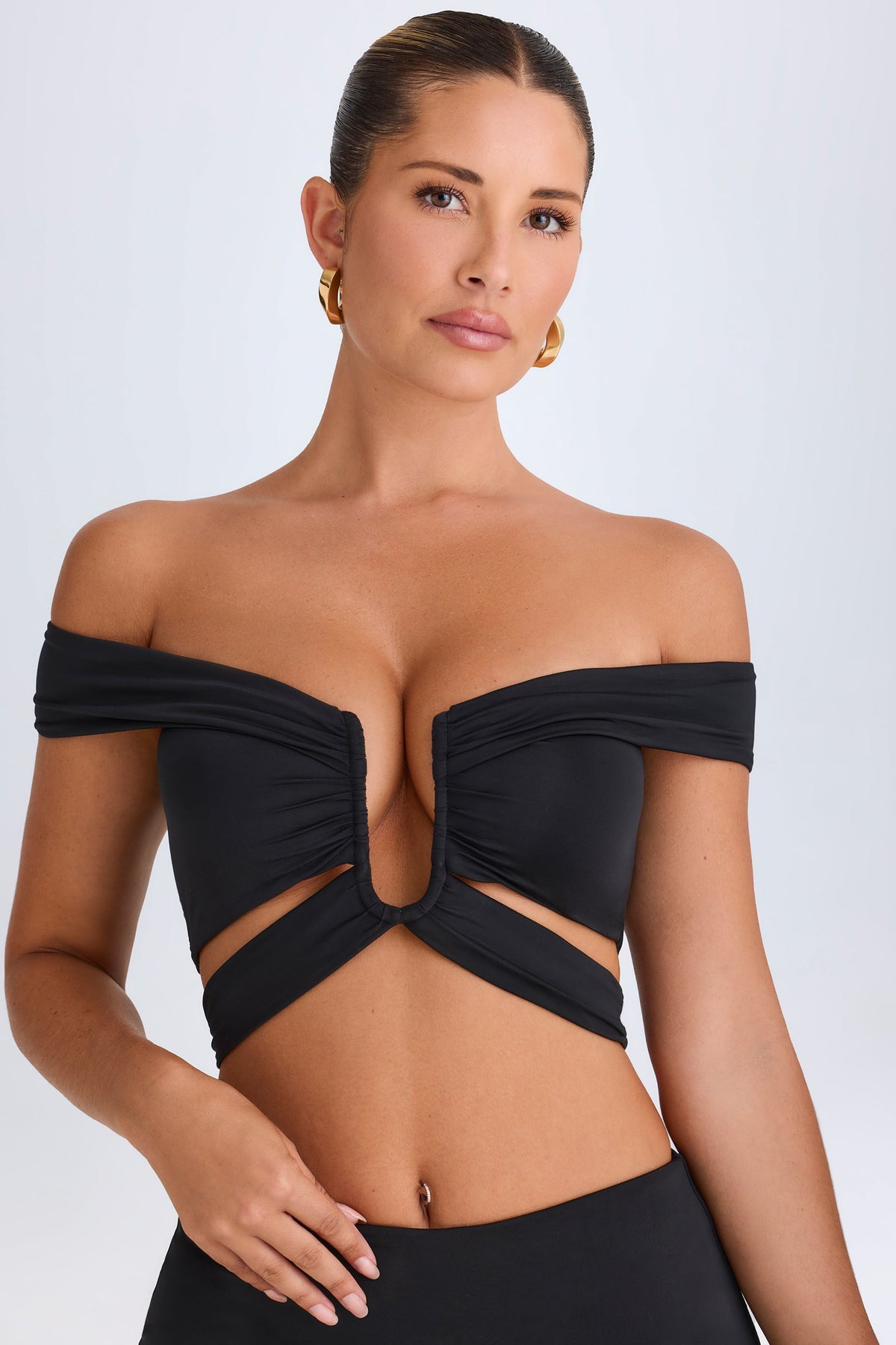 Chic Cut-Out Off-Shoulder Crop Top in Black