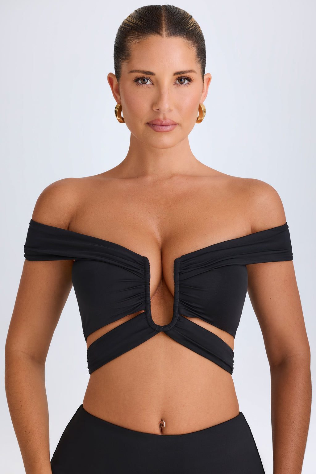 Chic Cut-Out Off-Shoulder Crop Top in Black