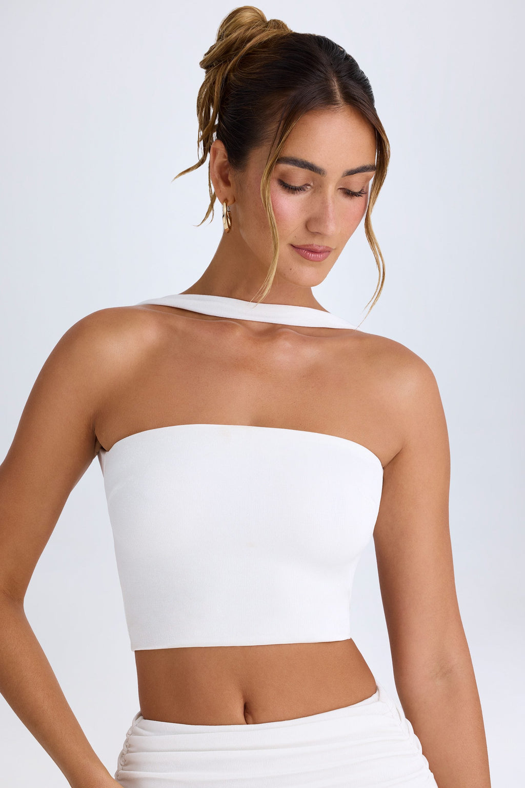 Chic Choker-Detail Bandeau Top in White