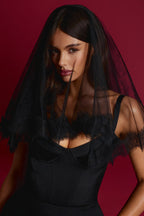Chic Lace-Trim Veil in Black