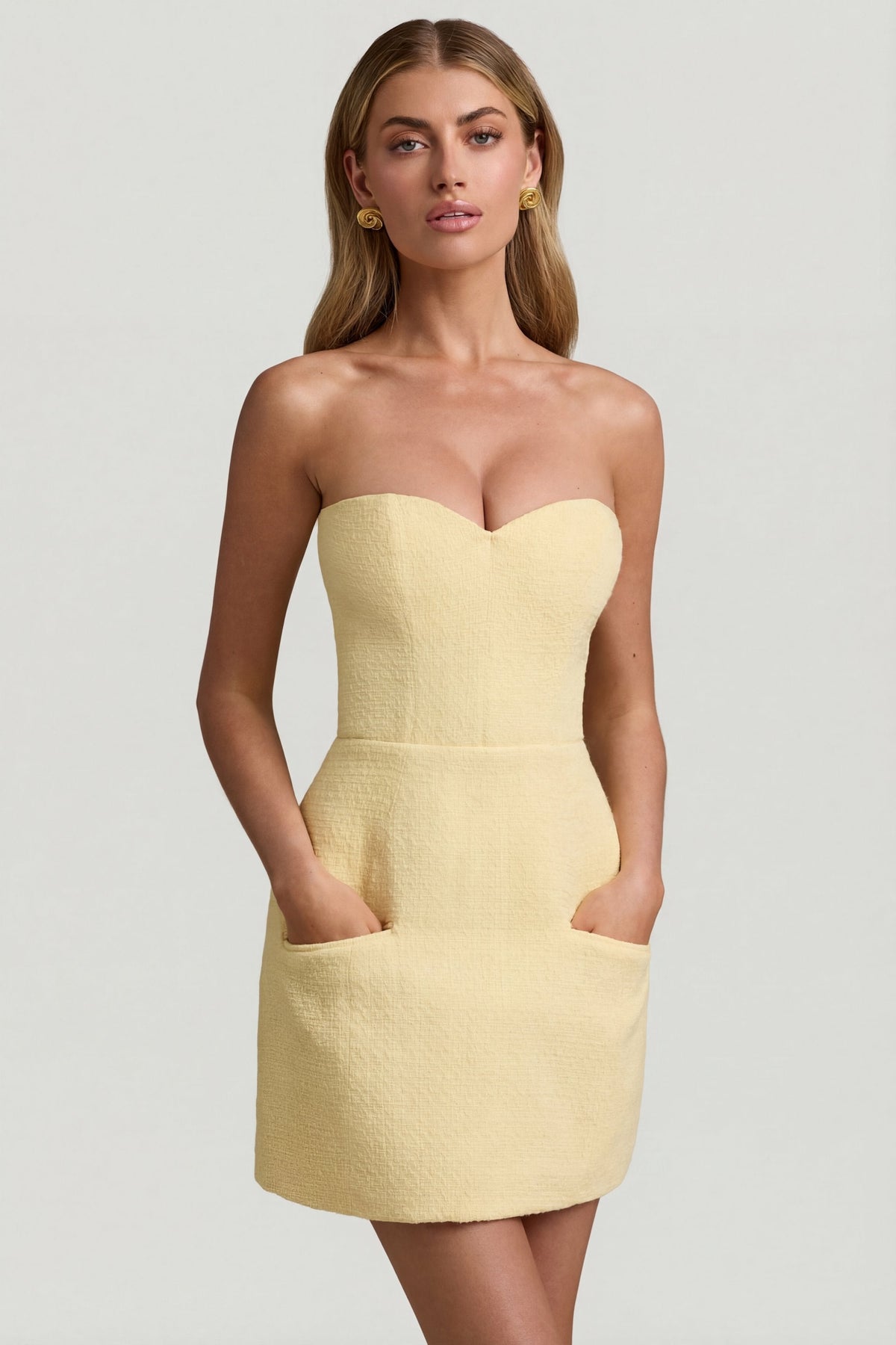 Chic Sweetheart-Neck Strapless Structured Mini Dress in Pastel Yellow