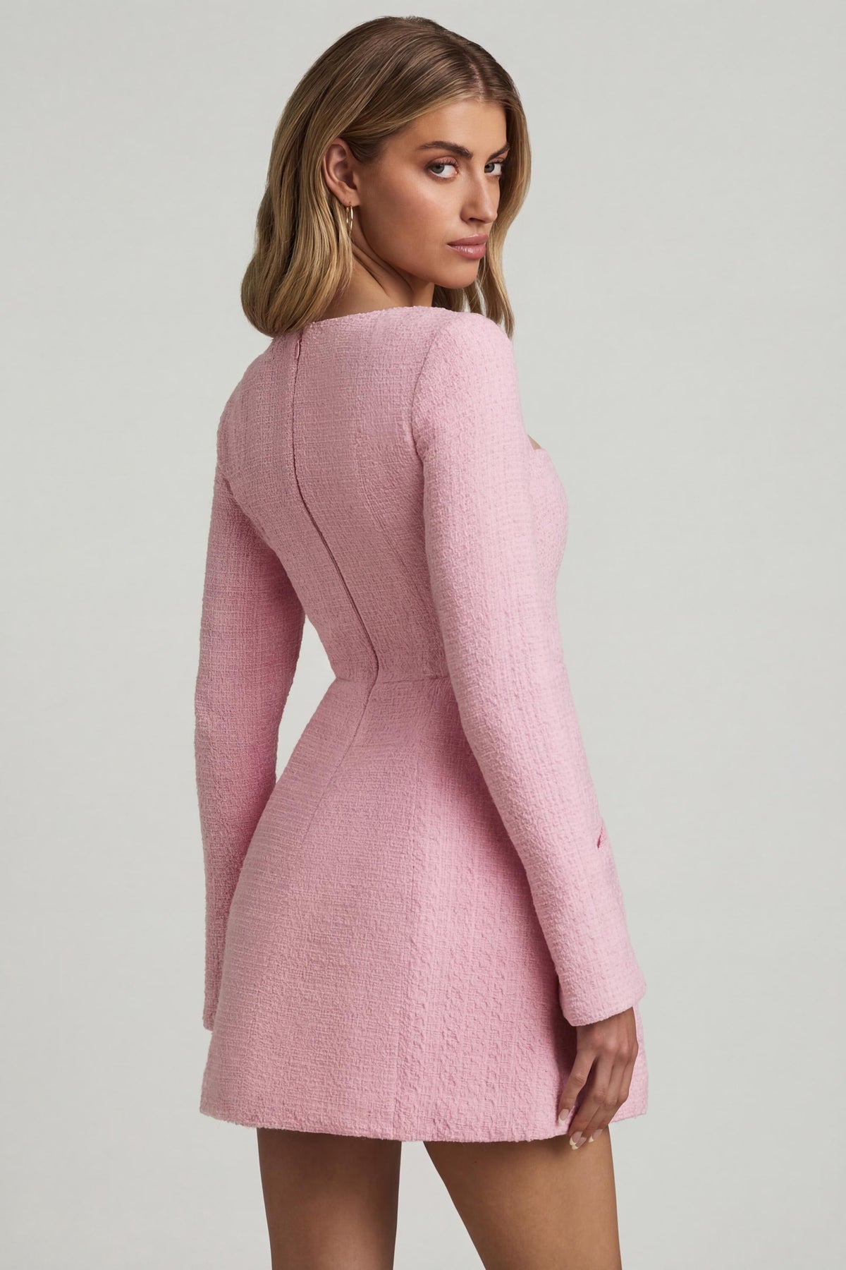 Chic Sweetheart-Neck Structured Mini Dress in Soft Pink