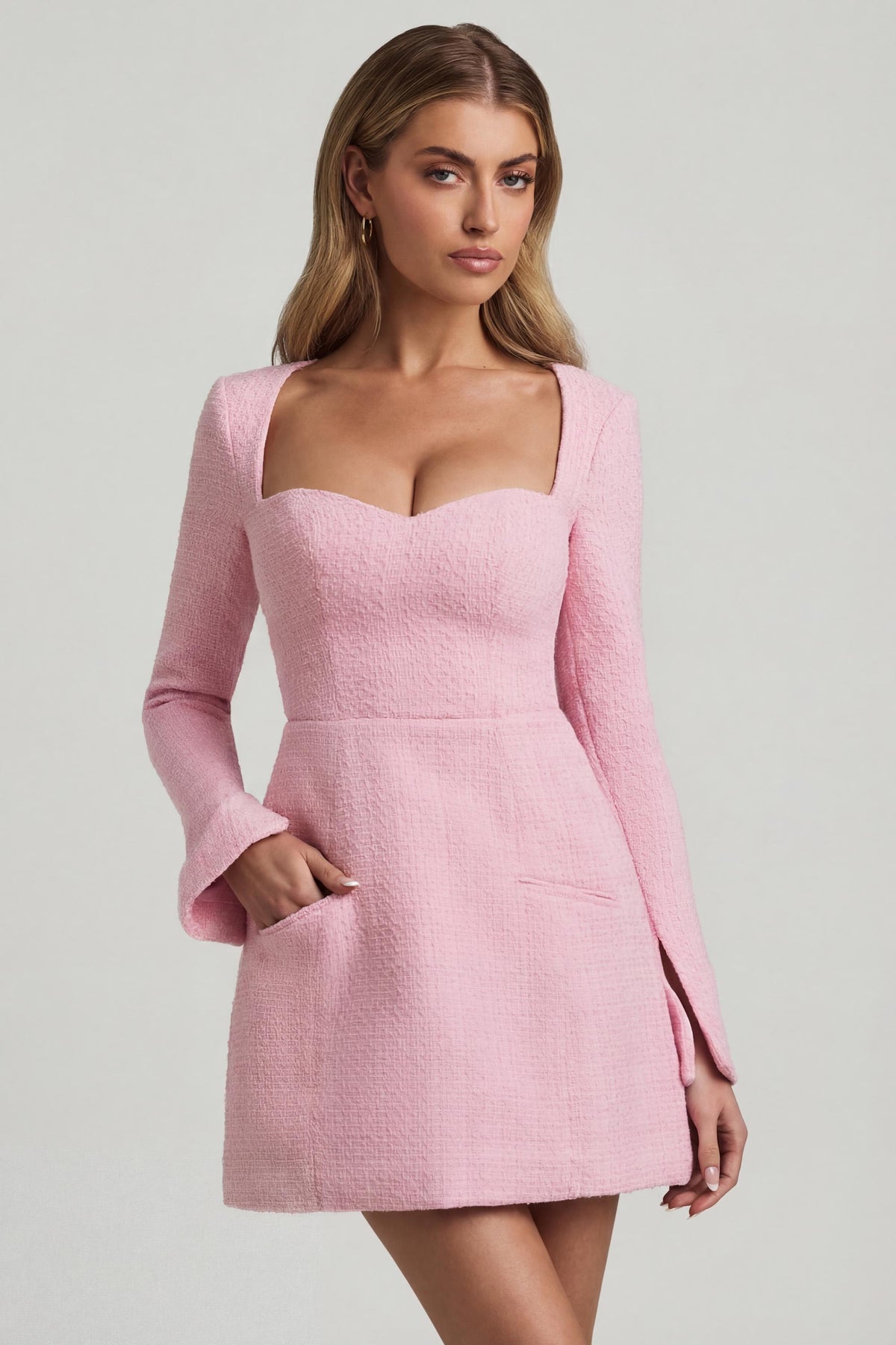 Chic Sweetheart-Neck Structured Mini Dress in Soft Pink