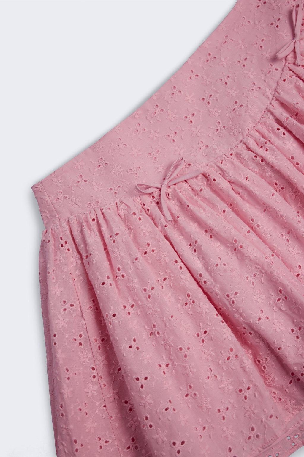 Chic Bow-Detail Broderie Anglaise Mini Skirt in Soft Pink