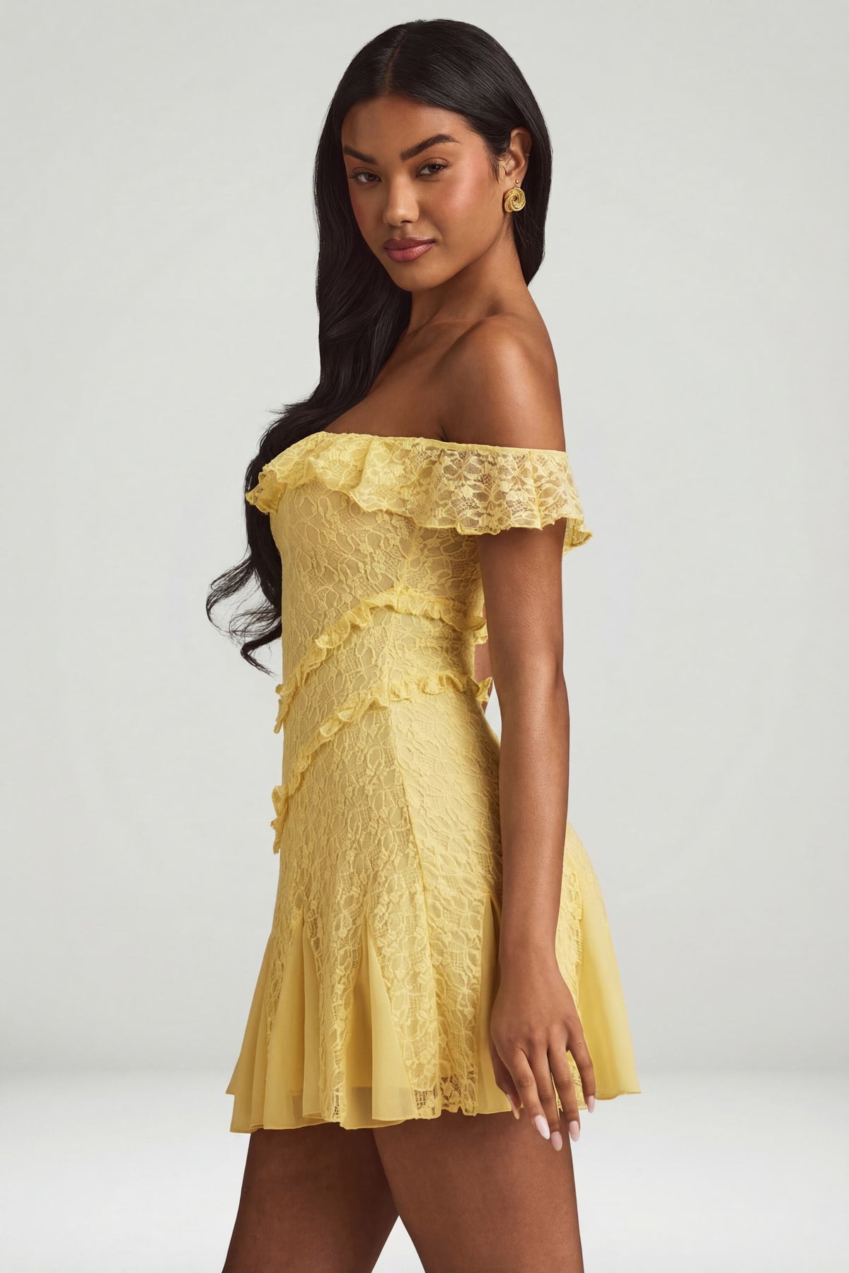 Chic Off-Shoulder Lace A-Line Mini Dress in Pastel Yellow