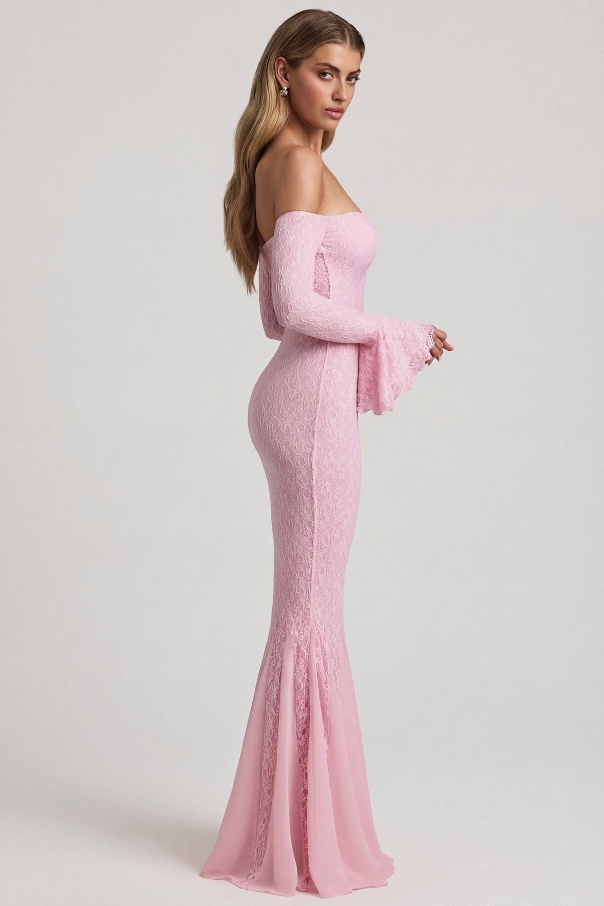 Chic Off-Shoulder Ruffle Lace Maxi Dress in Soft Pink