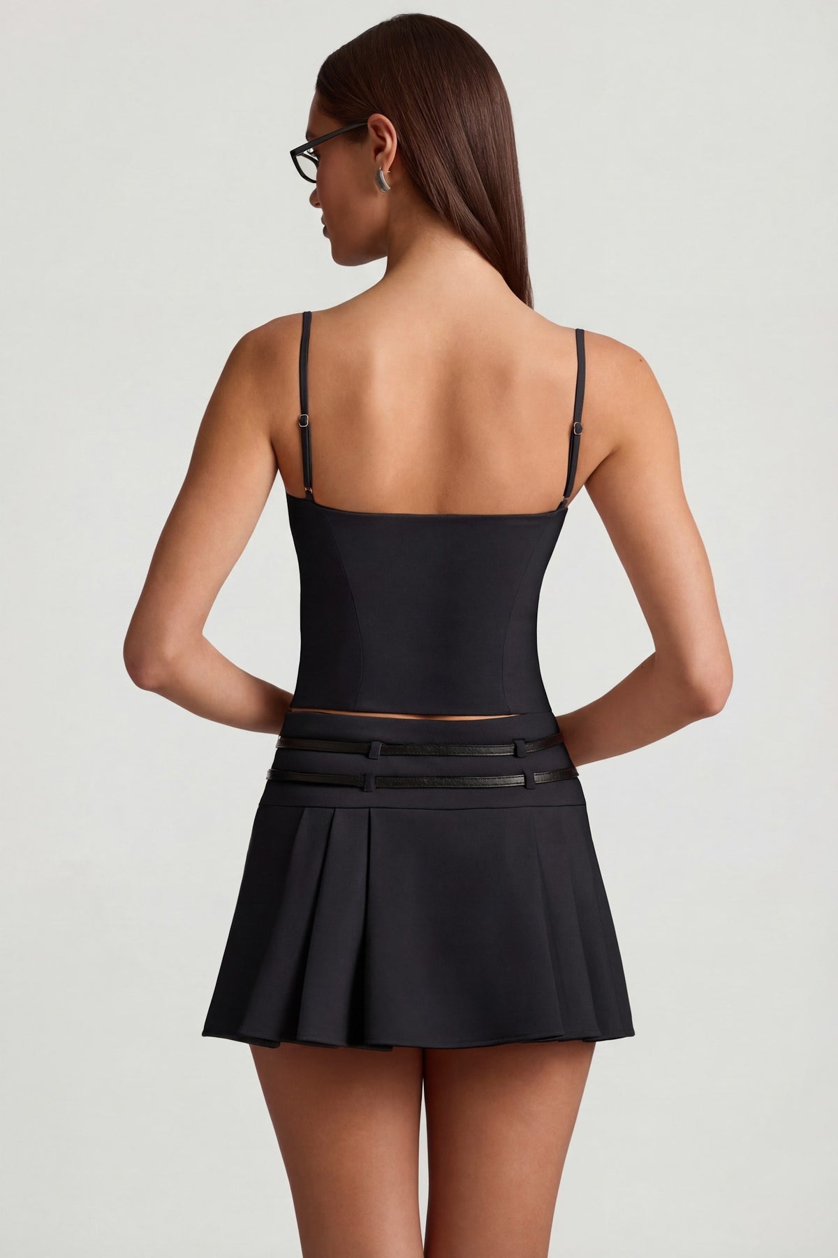 Chic Belted Low-Rise Pleated Mini Skirt in Black