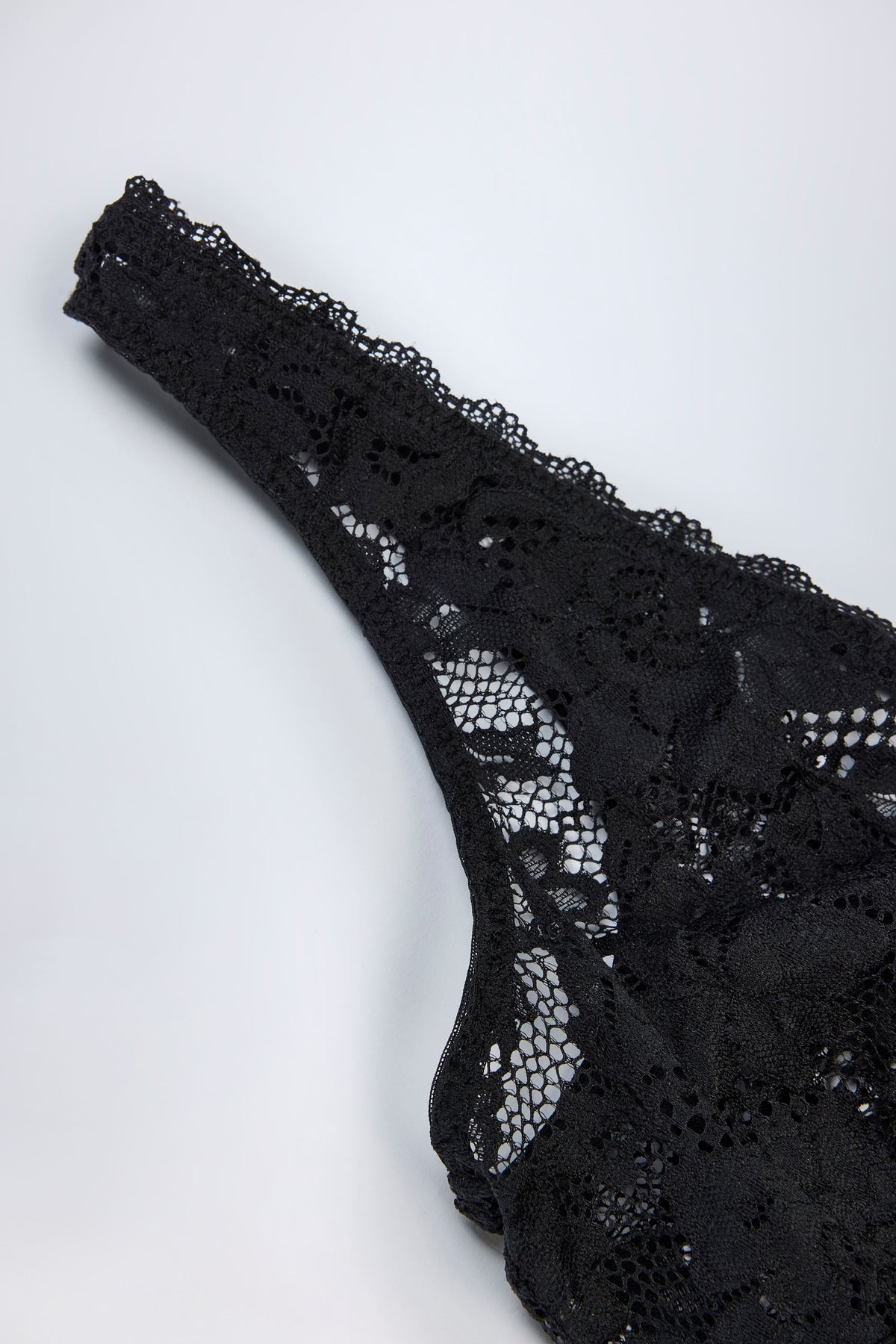 Chic Sheer Lace Scalloped Plunge-Neck Bodysuit in Black