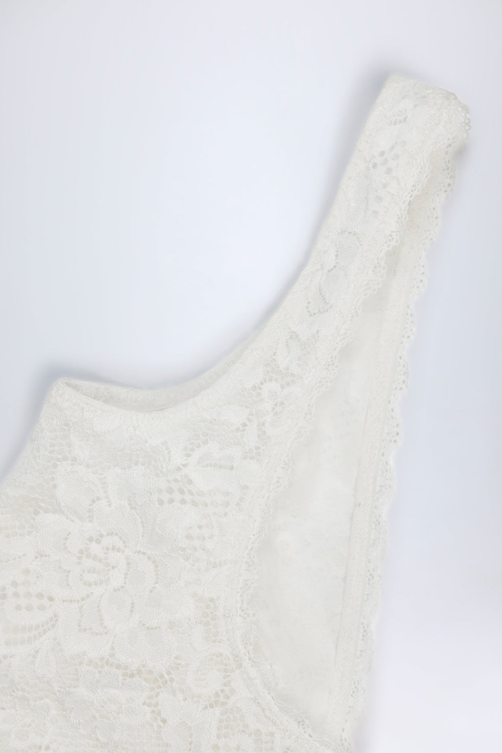 Chic Sheer Lace Scalloped Plunge-Neck Bodysuit in White