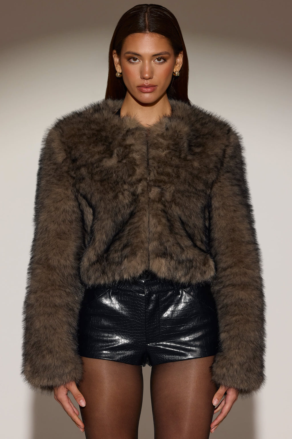 Chic Cropped Faux-Fur Jacket in Chocolate Brown