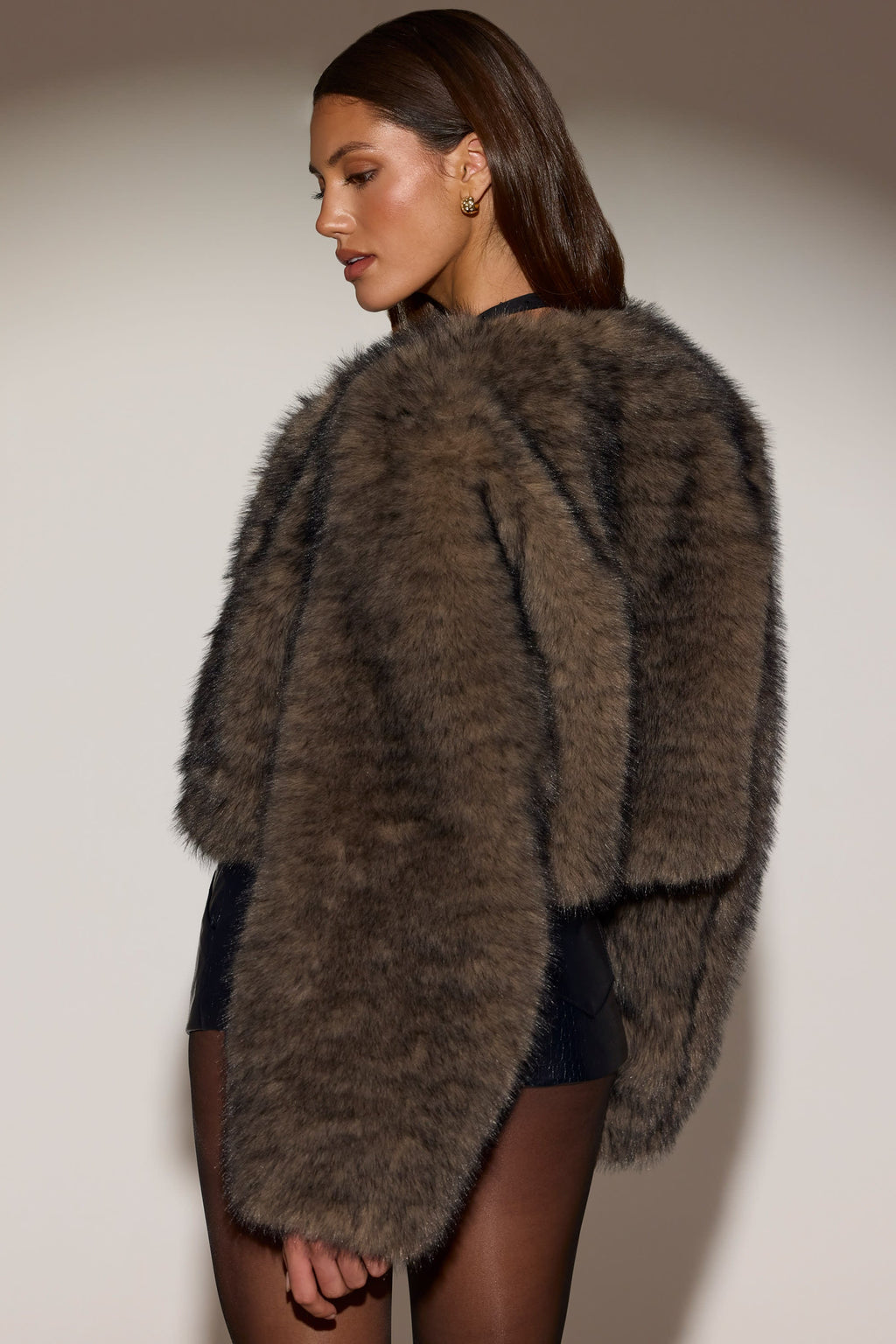 Chic Cropped Faux-Fur Jacket in Chocolate Brown