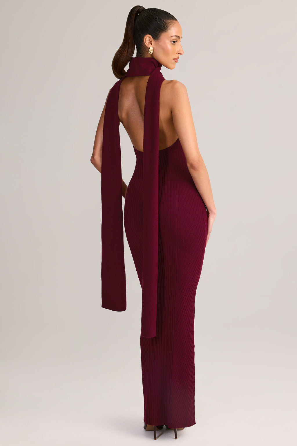 Chic Rib-Knit Scarf-Detail Halterneck Maxi Dress in Wine