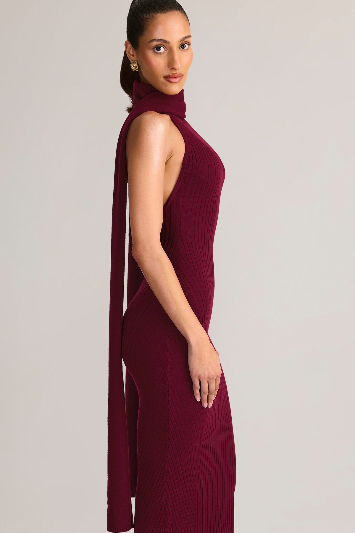 Chic Rib-Knit Scarf-Detail Halterneck Maxi Dress in Wine