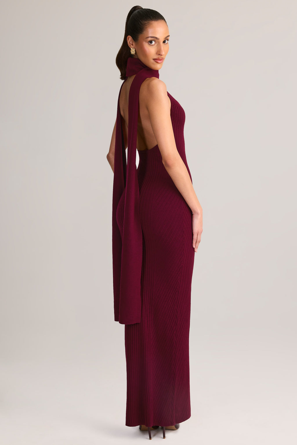 Chic Rib-Knit Scarf-Detail Halterneck Maxi Dress in Wine