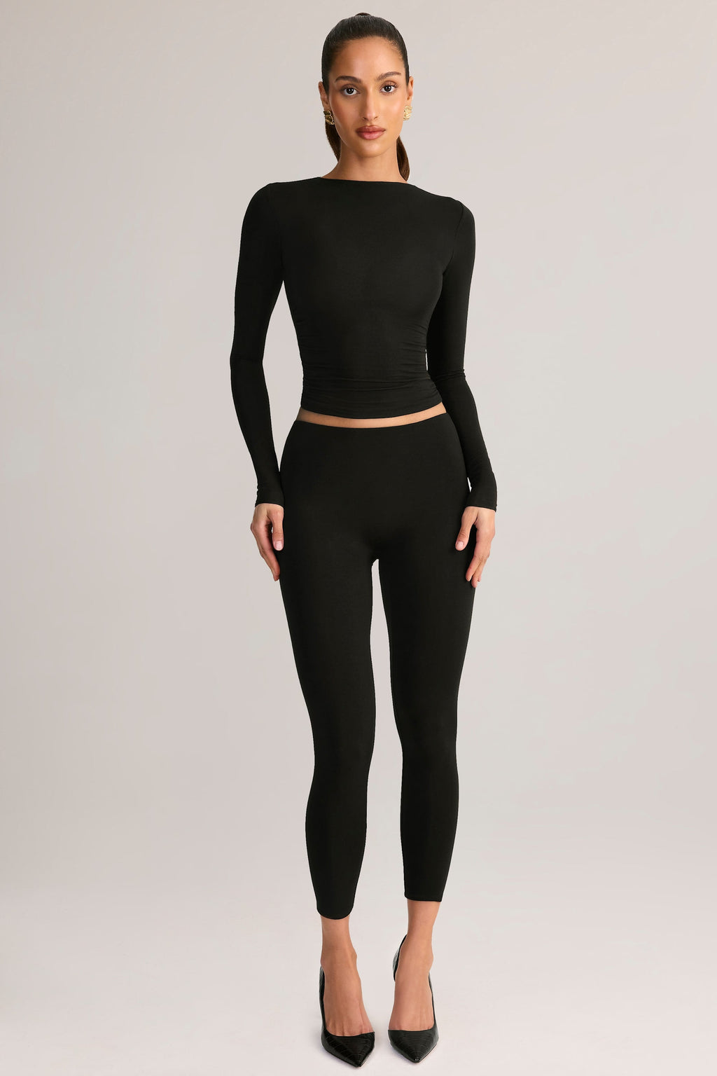 Chic Modal Mid-Rise Cropped Leggings in Black