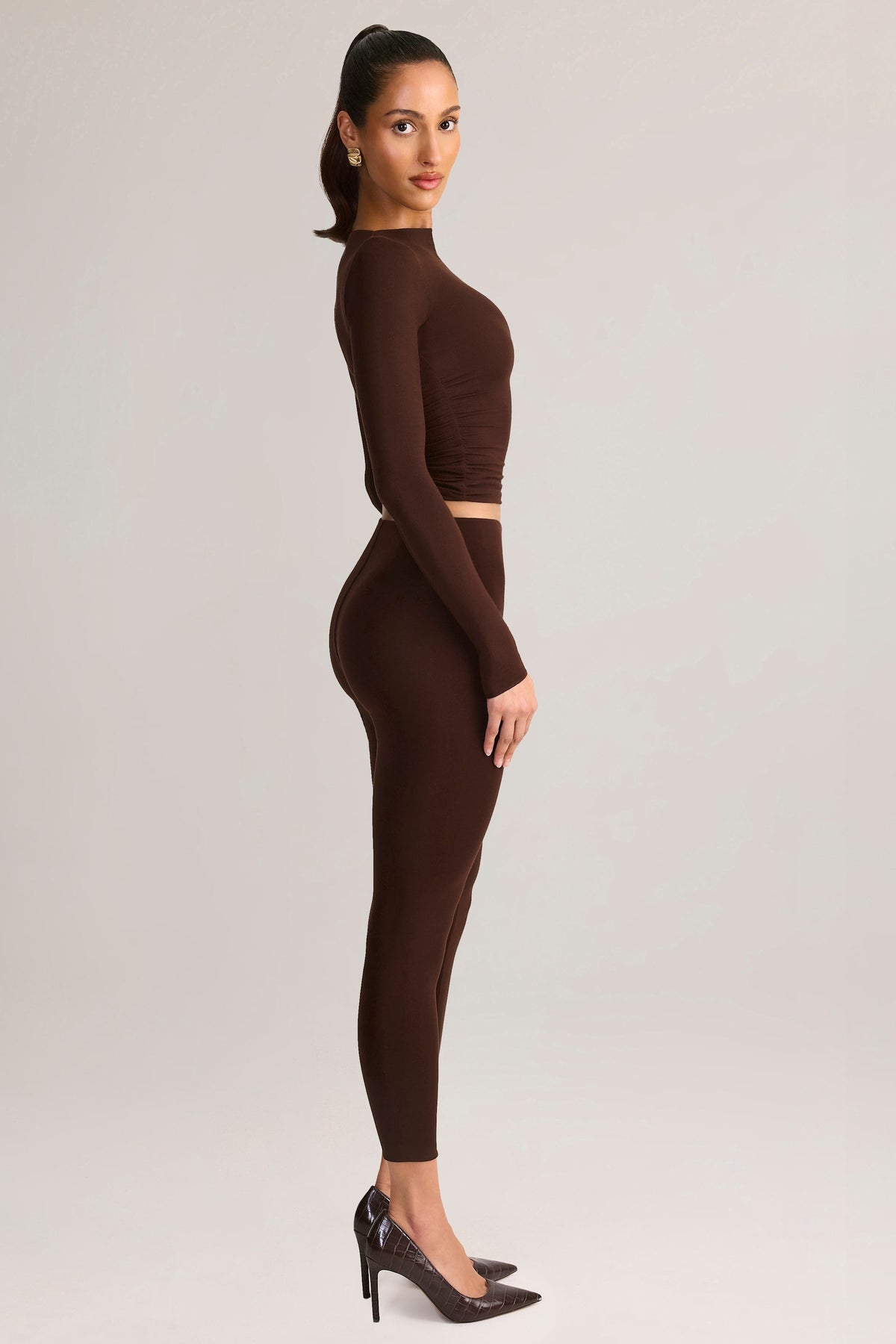 Chic Modal Mid-Rise Cropped Leggings in Chocolate Brown