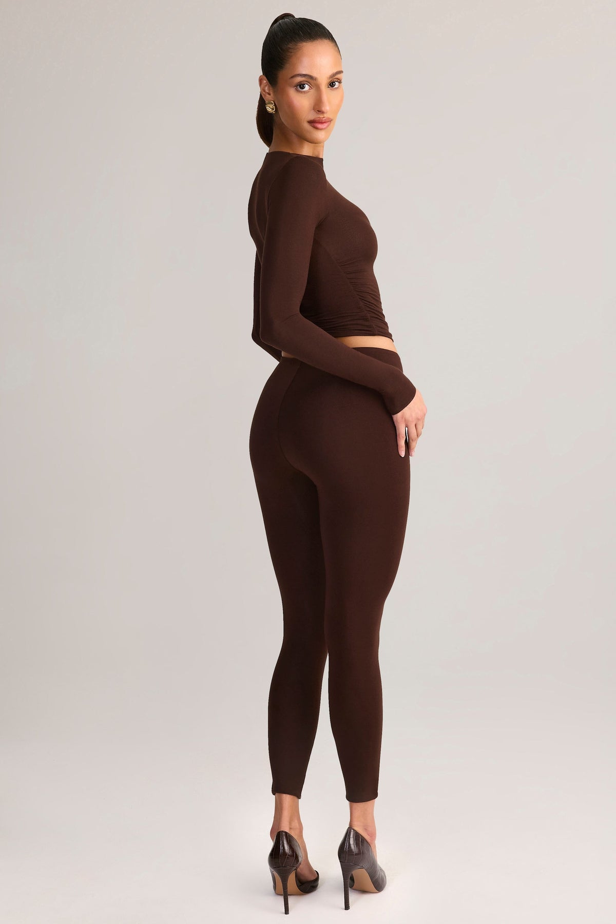 Chic Modal Mid-Rise Cropped Leggings in Chocolate Brown