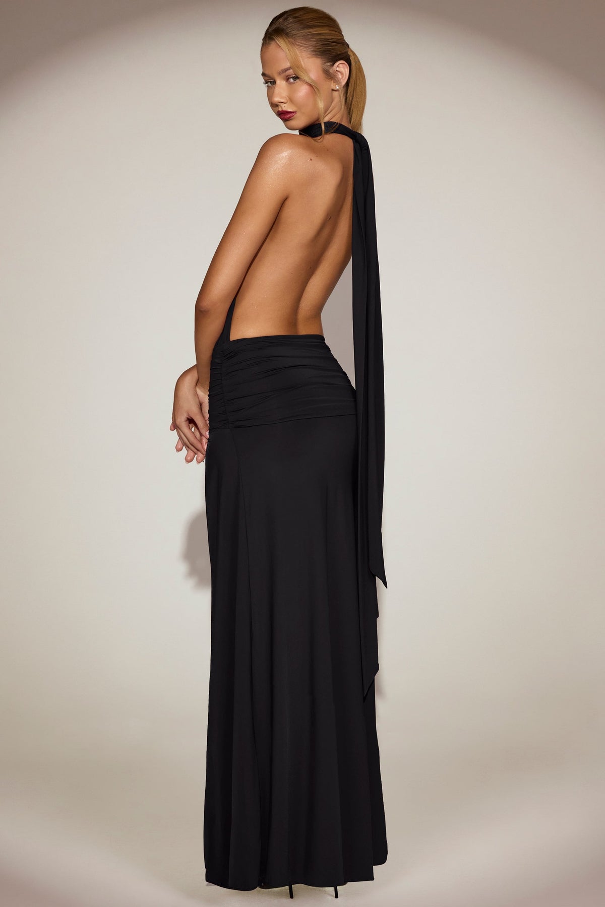 Chic Soft-Jersey Halterneck Backless Maxi Dress in Black