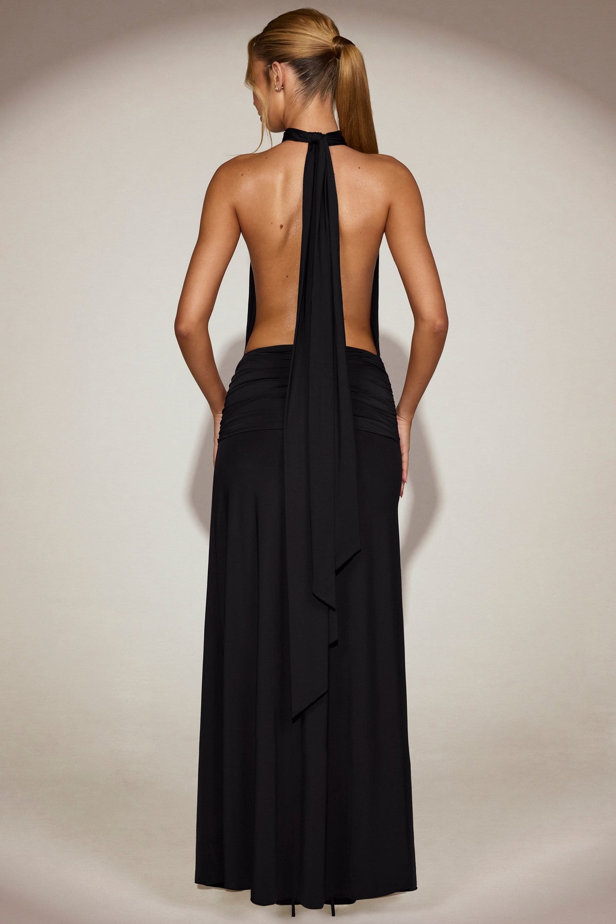 Chic Soft-Jersey Halterneck Backless Maxi Dress in Black