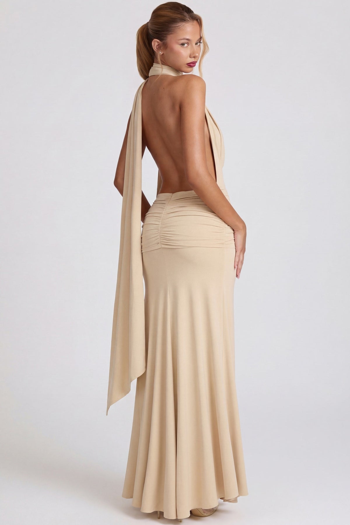 Chic Soft-Jersey Plunge Halterneck Maxi Dress in Champagne