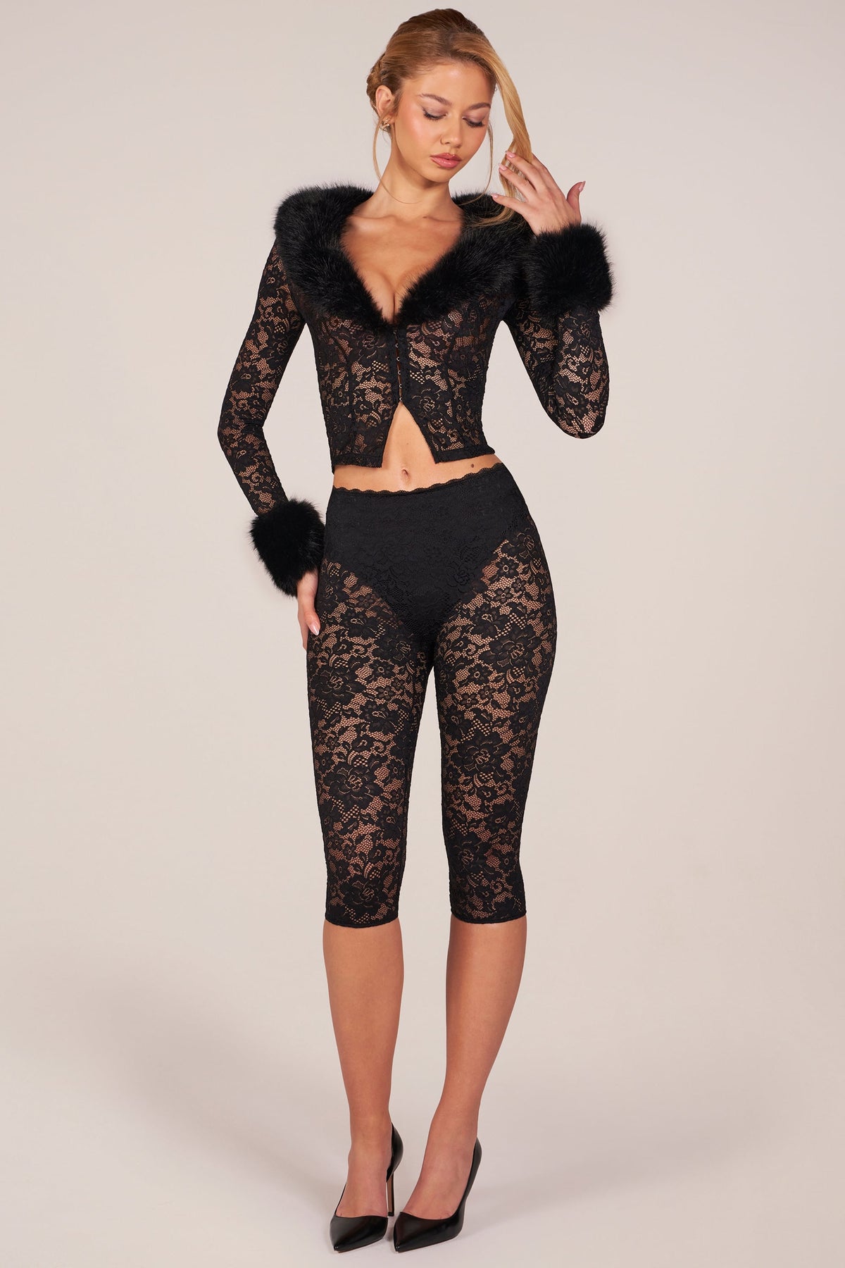 Chic Laced Capri Trousers in Black