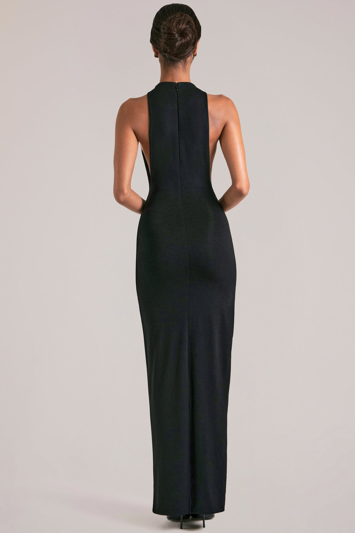 Chic Sleeveless Maxi Dress in Black
