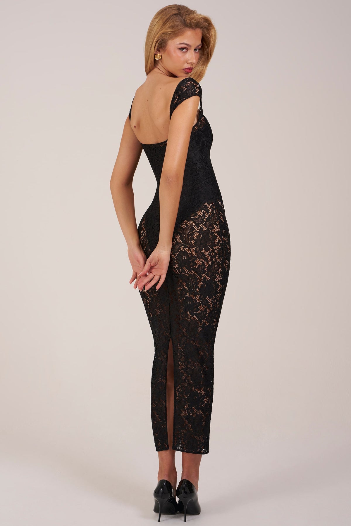 Chic Sweetheart-Neck Maxi Dress in Black