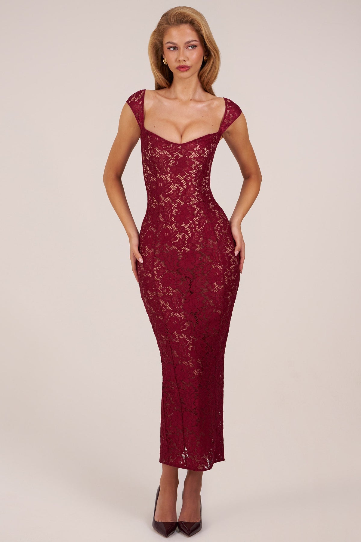Chic Sweetheart-Neck Maxi Dress in Wine