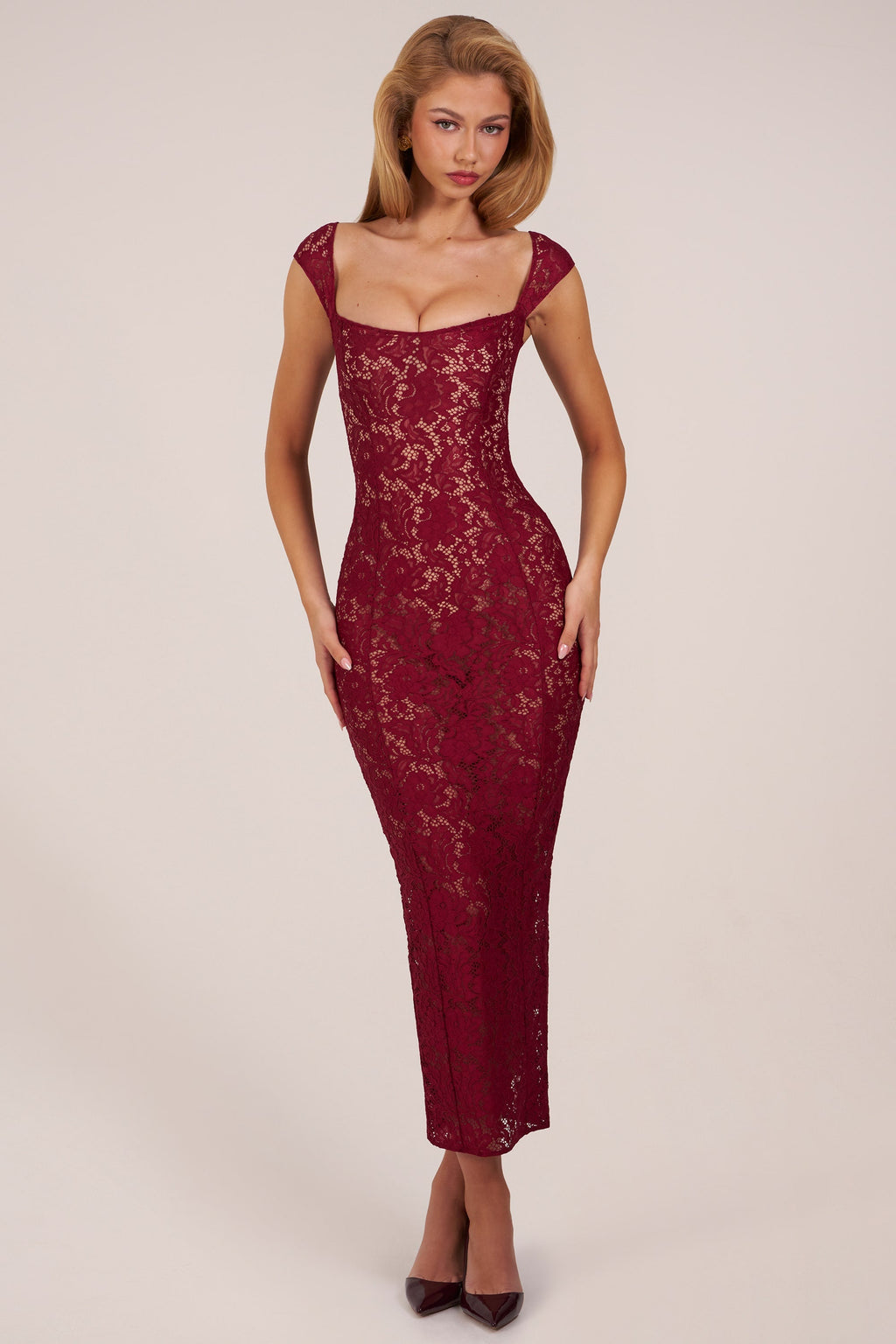 Chic Sweetheart-Neck Maxi Dress in Wine