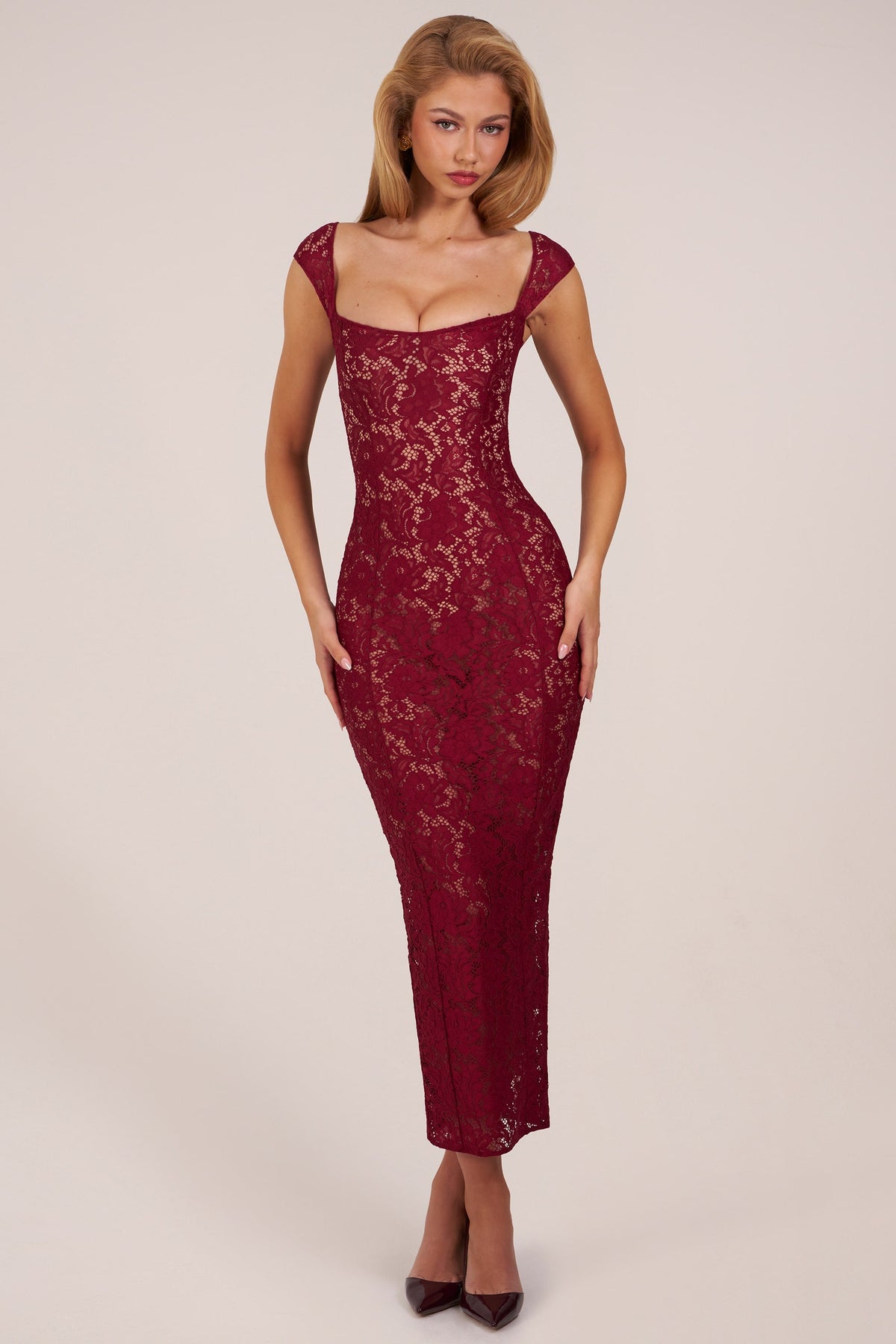 Chic Sweetheart-Neck Maxi Dress in Wine