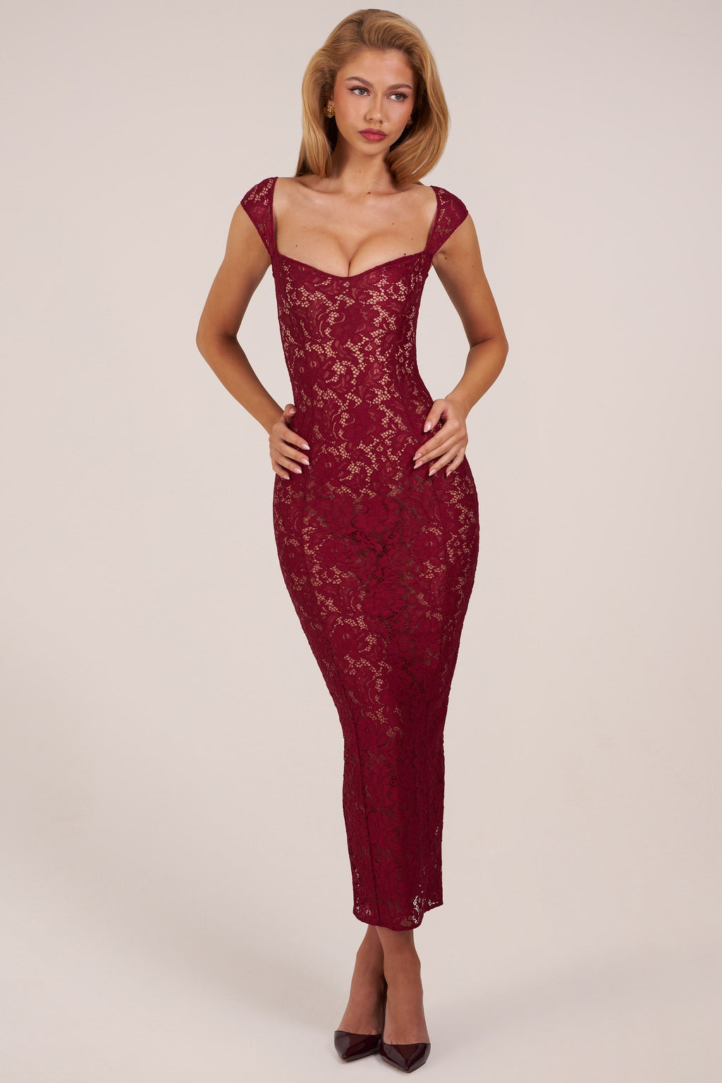 Chic Sweetheart-Neck Maxi Dress in Wine