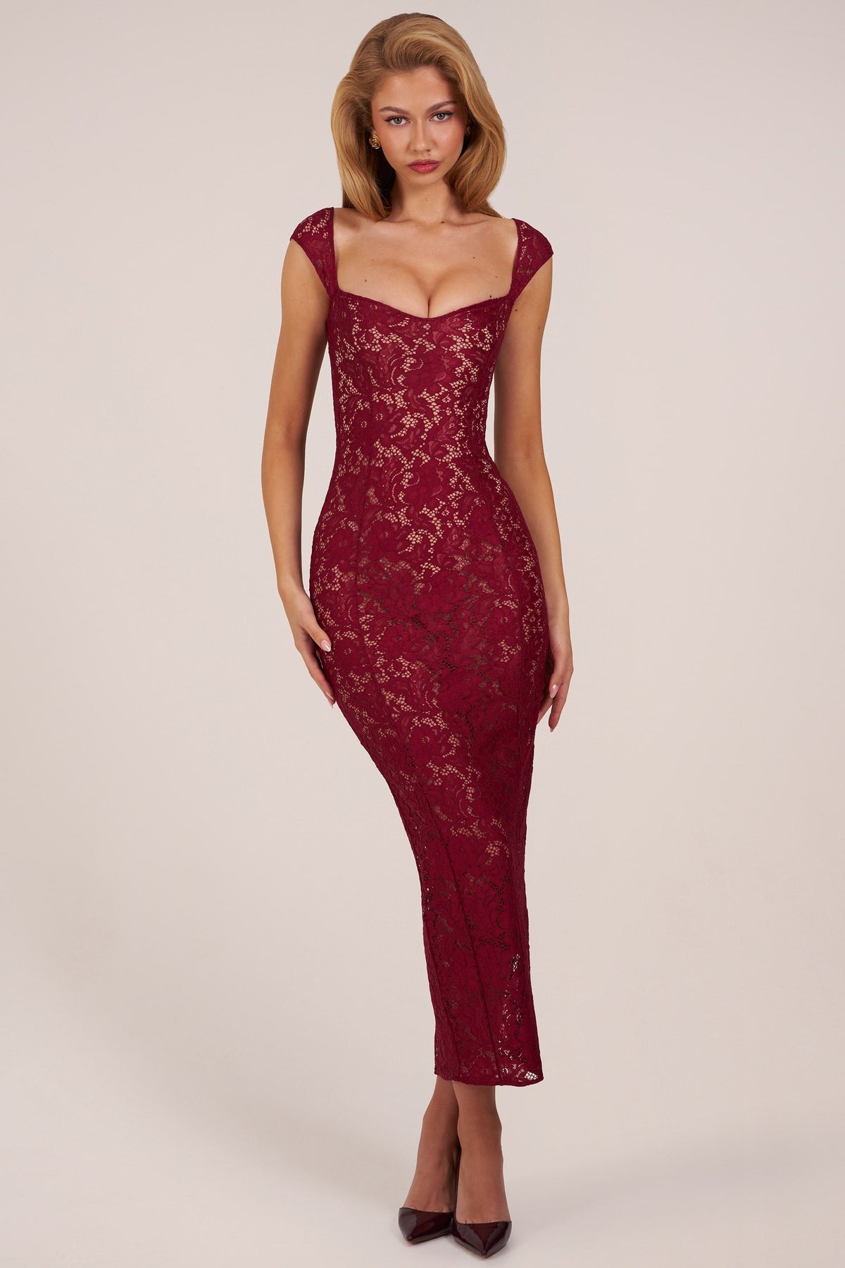 Chic Sweetheart-Neck Maxi Dress in Wine