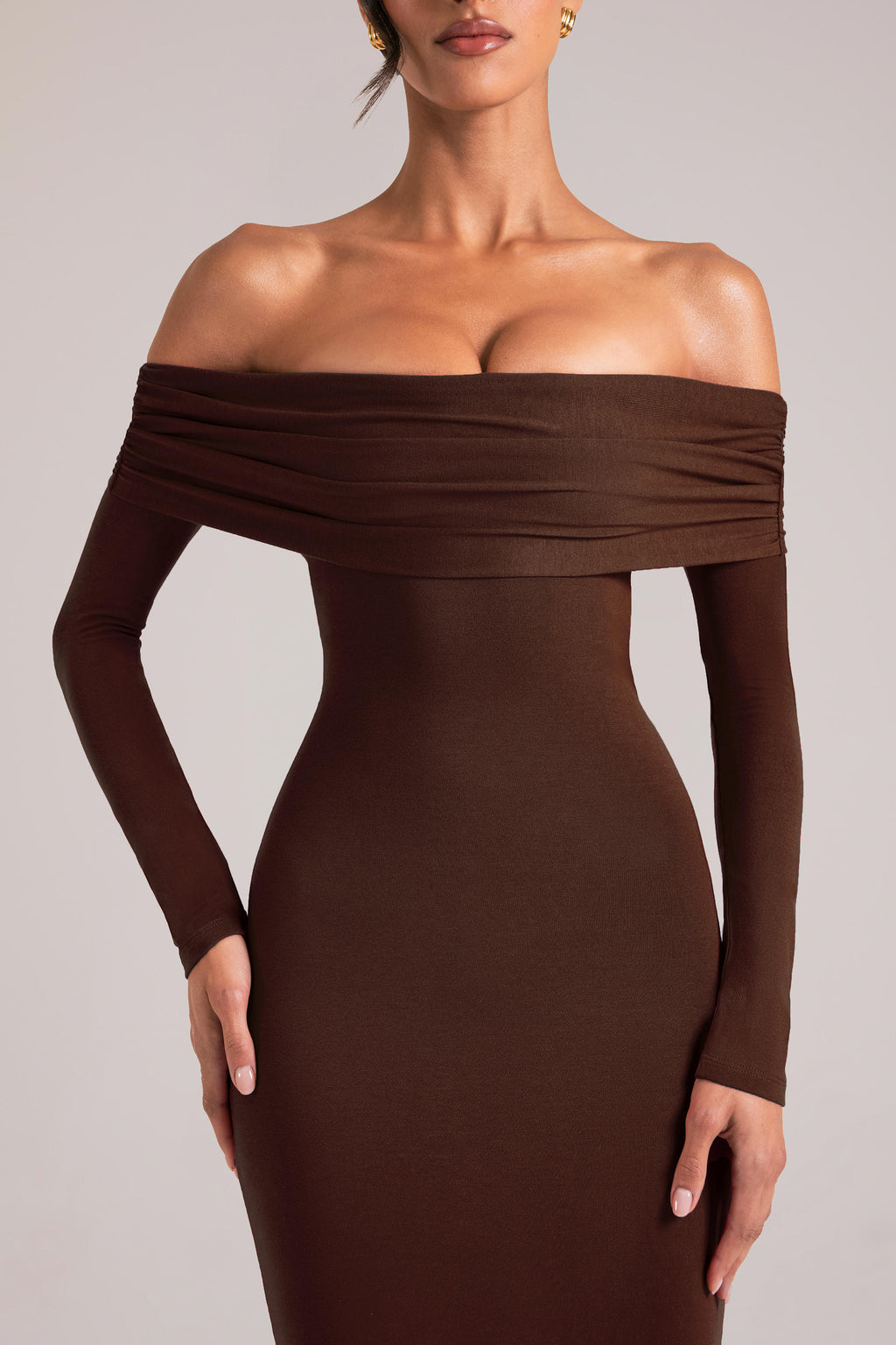 Chic Off-Shoulder Long-Sleeve Maxi Dress in Chocolate Brown