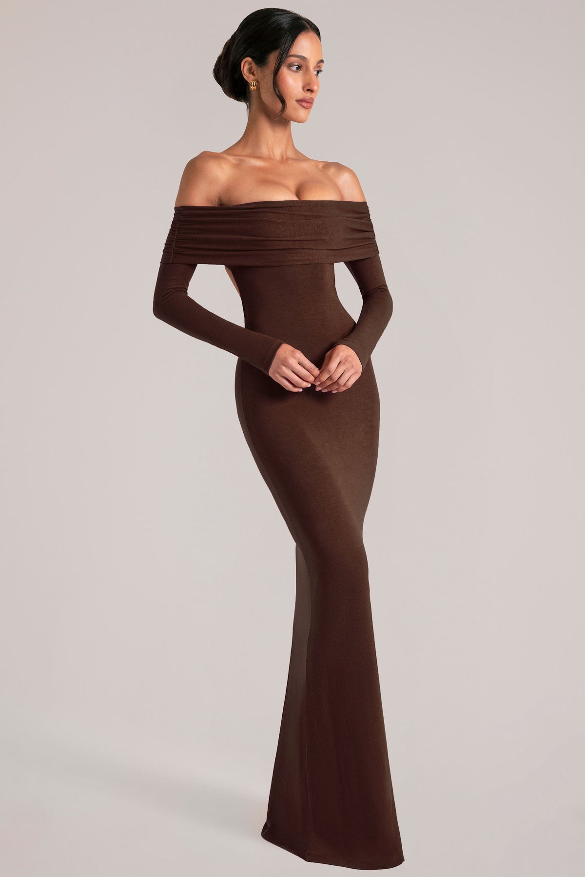 Chic Off-Shoulder Long-Sleeve Maxi Dress in Chocolate Brown