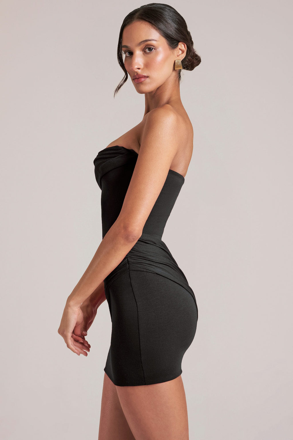 Chic Bandeau Bodycon Mini Dress in Black