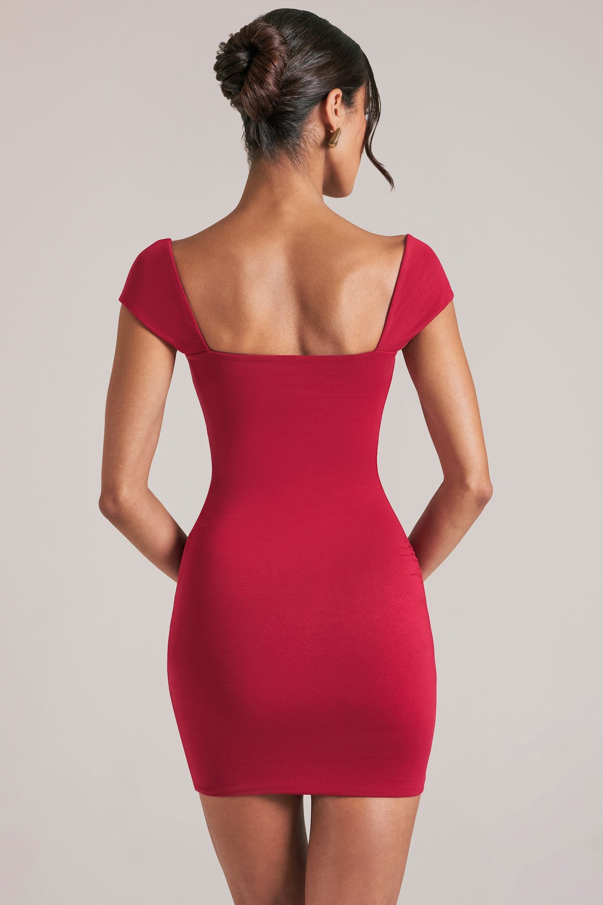 Chic Sweetheart Neckline Mini Dress in Cherry Red