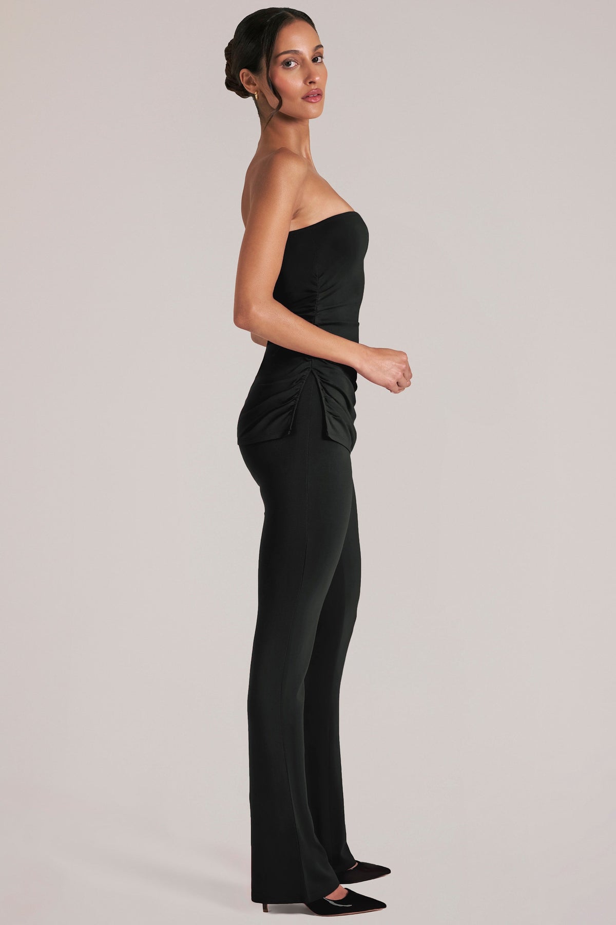 Chic Mid-Rise Fitted Trousers in Black