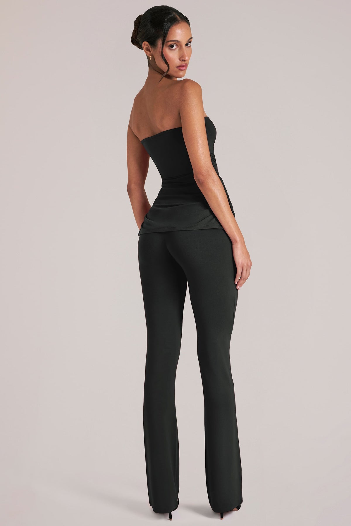 Chic Mid-Rise Fitted Trousers in Black