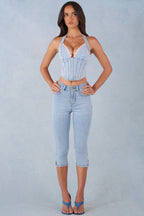 Chic Mid-Rise Denim Capri Jeans in Light Denim