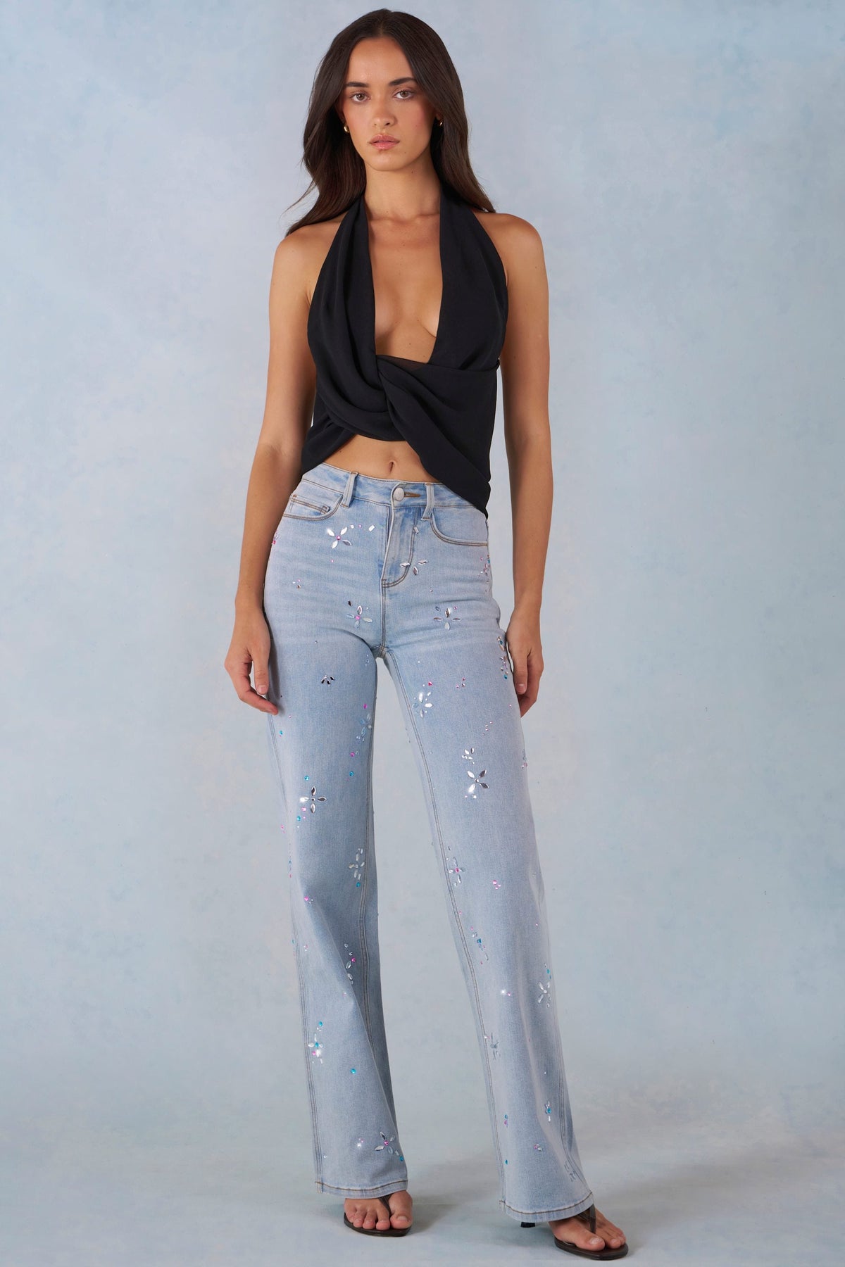 Chic Mid-Rise Straight-Leg Jeans in Light Denim