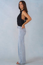 Chic Mid-Rise Straight-Leg Jeans in Light Denim
