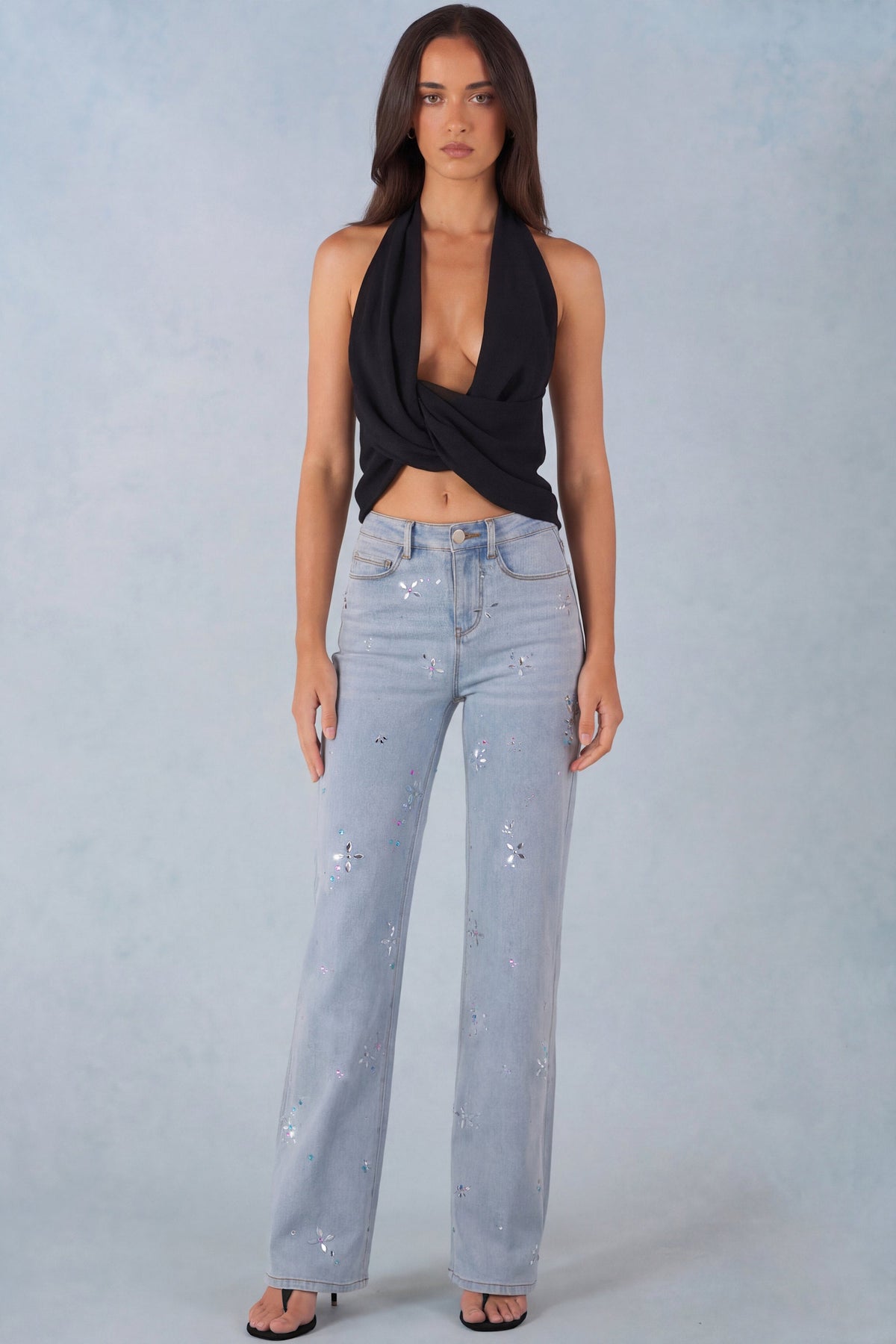 Chic Mid-Rise Straight-Leg Jeans in Light Denim