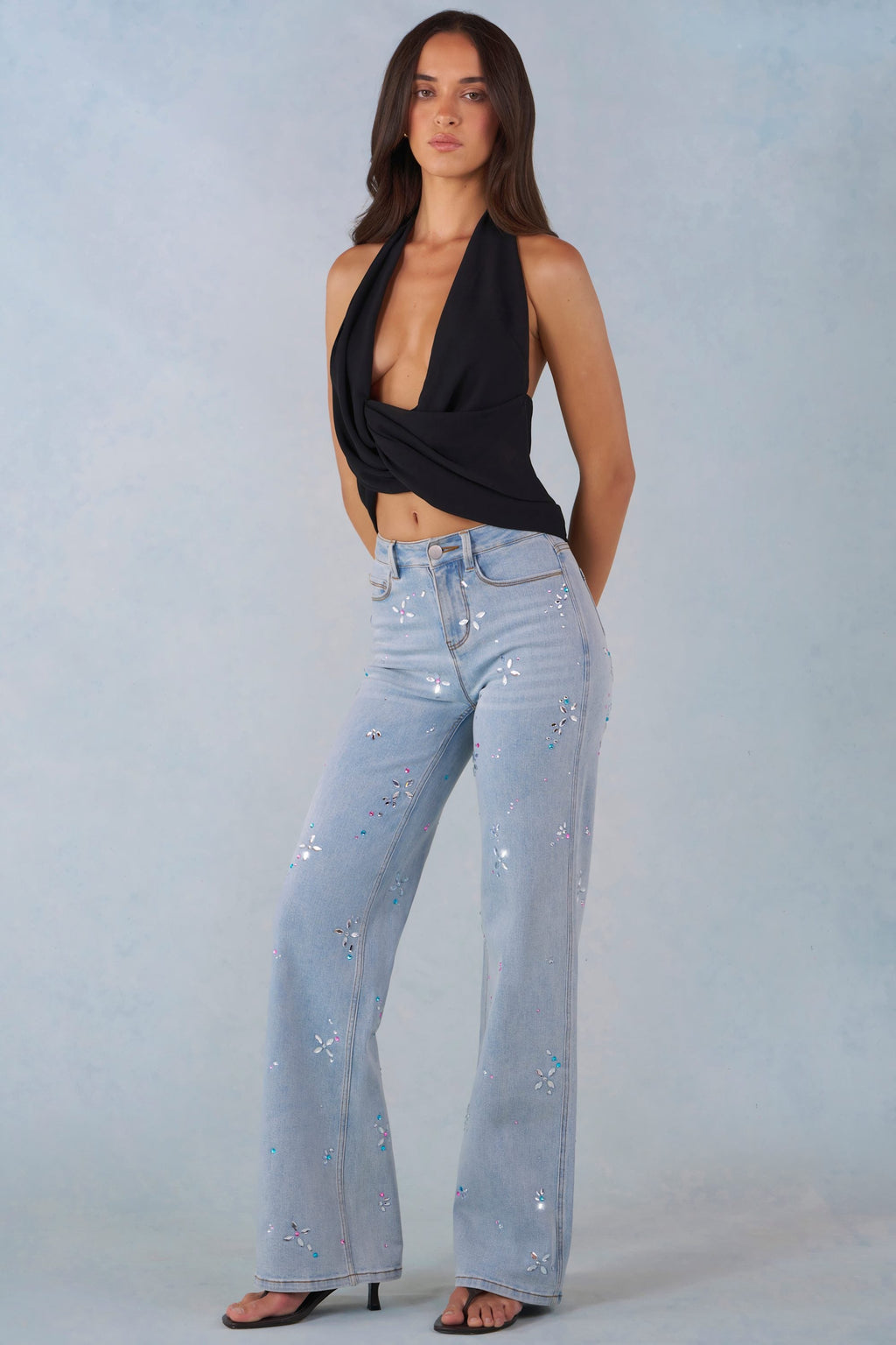 Chic Mid-Rise Straight-Leg Jeans in Light Denim