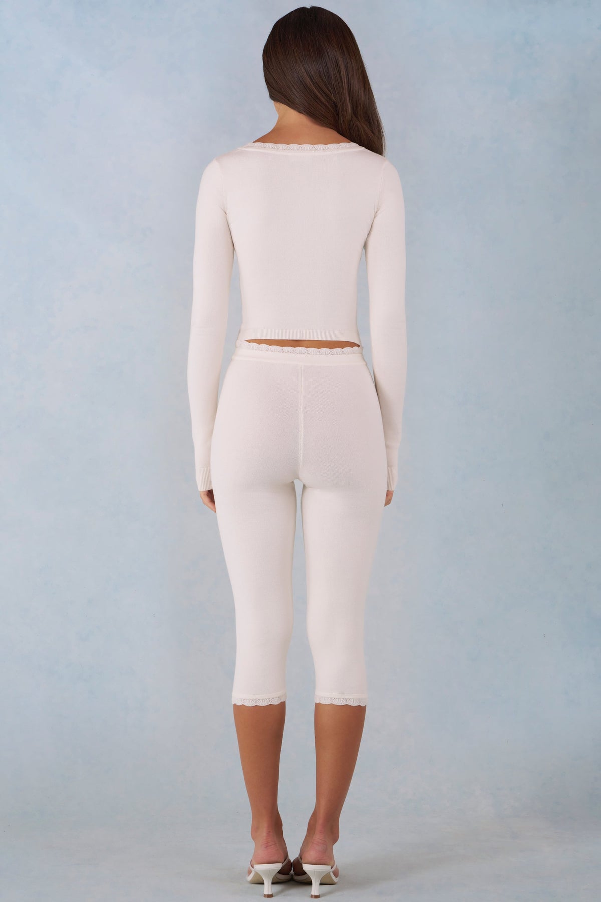 Chic Knit Mid-Rise Capri Trousers in Ivory