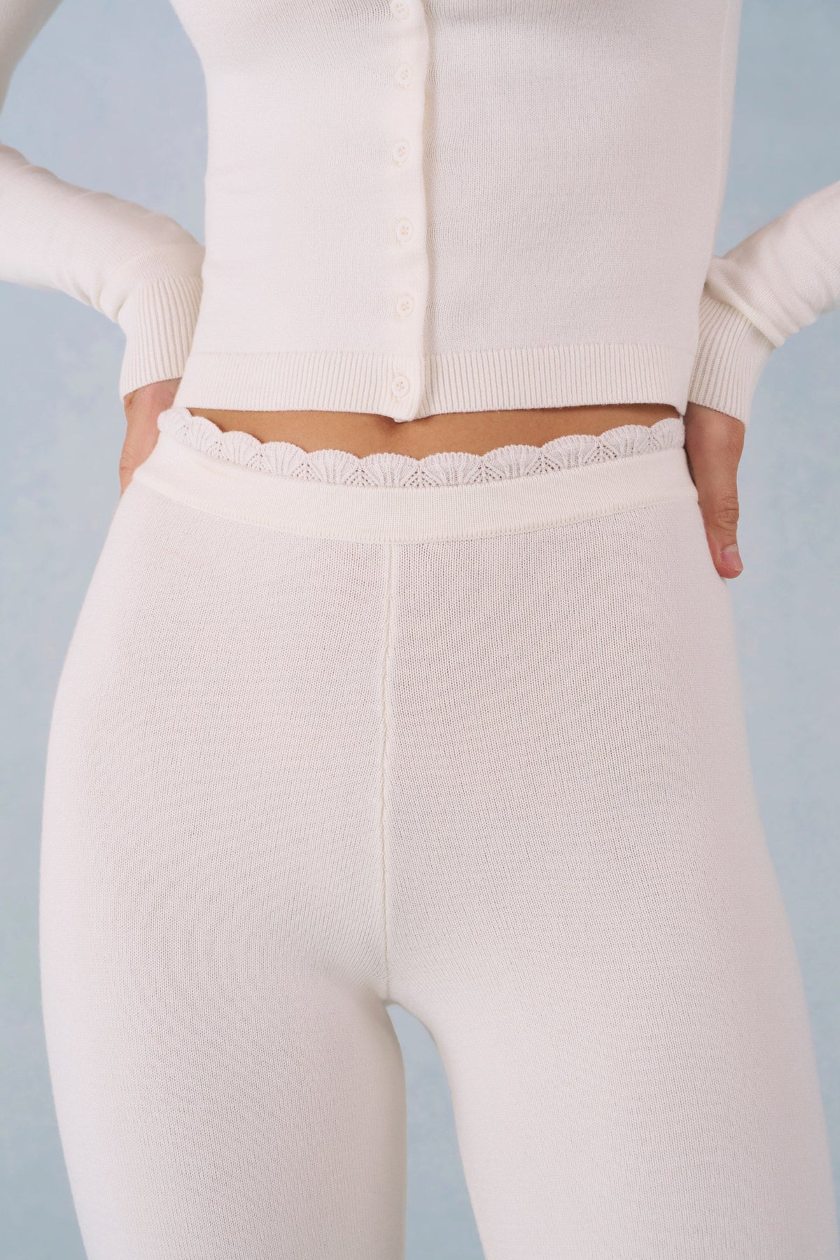 Chic Knit Mid-Rise Capri Trousers in Ivory